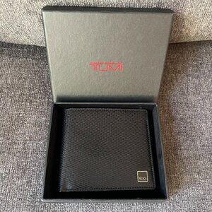 TUMI Monaco Men’s Double Billfold Leather Wallet NWT
